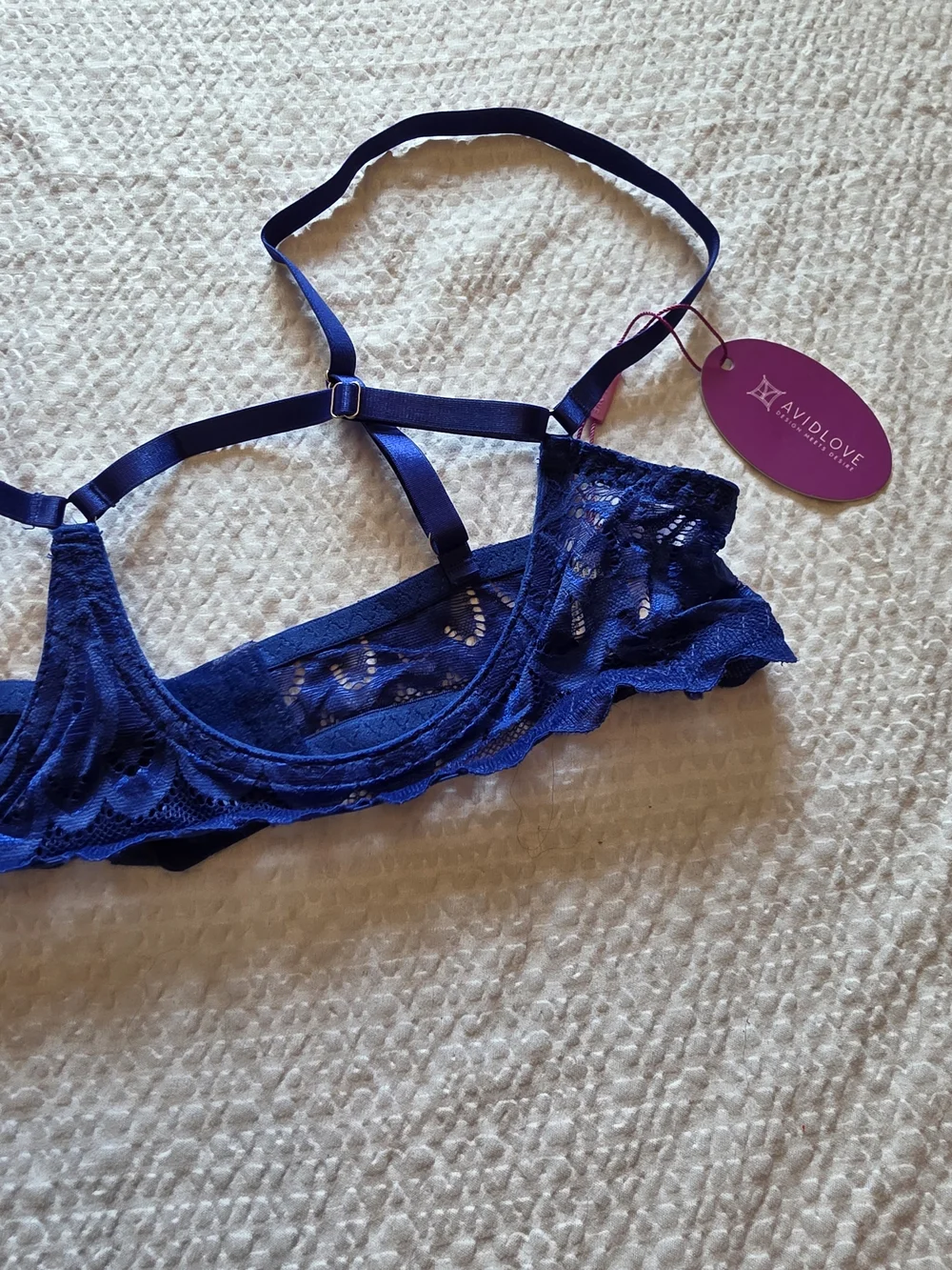 Satin-Trim Lace Underwire Bra in Navy Blue L
